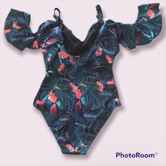 Ruffled Cold Shoulder One-Piece Swimsuit Sz. Medium - Picture 5 of 8